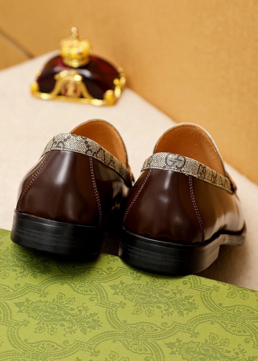 Men's shoes 💰480 💐 Product trademark: GUCCI "Gucci" casual leather shoes Regular size: 38-44 (45🉑️customized) Product materials: Selected imported first-layer open-edge beaded cowhide leather upper + luxury hardware buckle, imported water-dyed cowhide leather lining. Strong three-dimensional visual effect, combined outsole Color: 3⃣️colors available